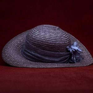 Sombrero azul con lazo