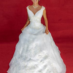 Vestido de novia blanco corte princesa escote en V