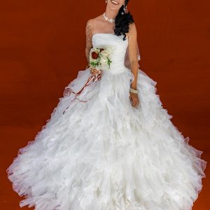 Vestido de novia blanco corte princesa escote recto