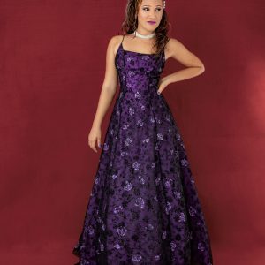 Vestido morado con motivos florales corte recto