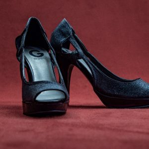 Zapatos negos brillantes