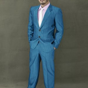 Traje de hombre azul moderno