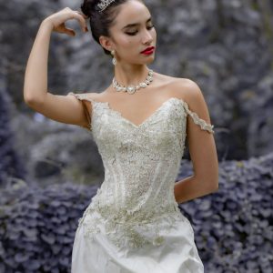 Vestido de novia con borados en color cobre