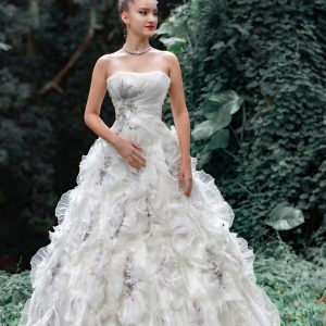 vestido de novia vaporoso con escote recto