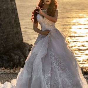 Vestido de pedreria escote corazón multicapaz ajustable